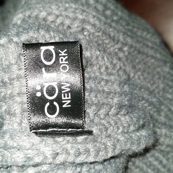 Embellished Knitted Hat With Pom Pom - Picture 4 of 6